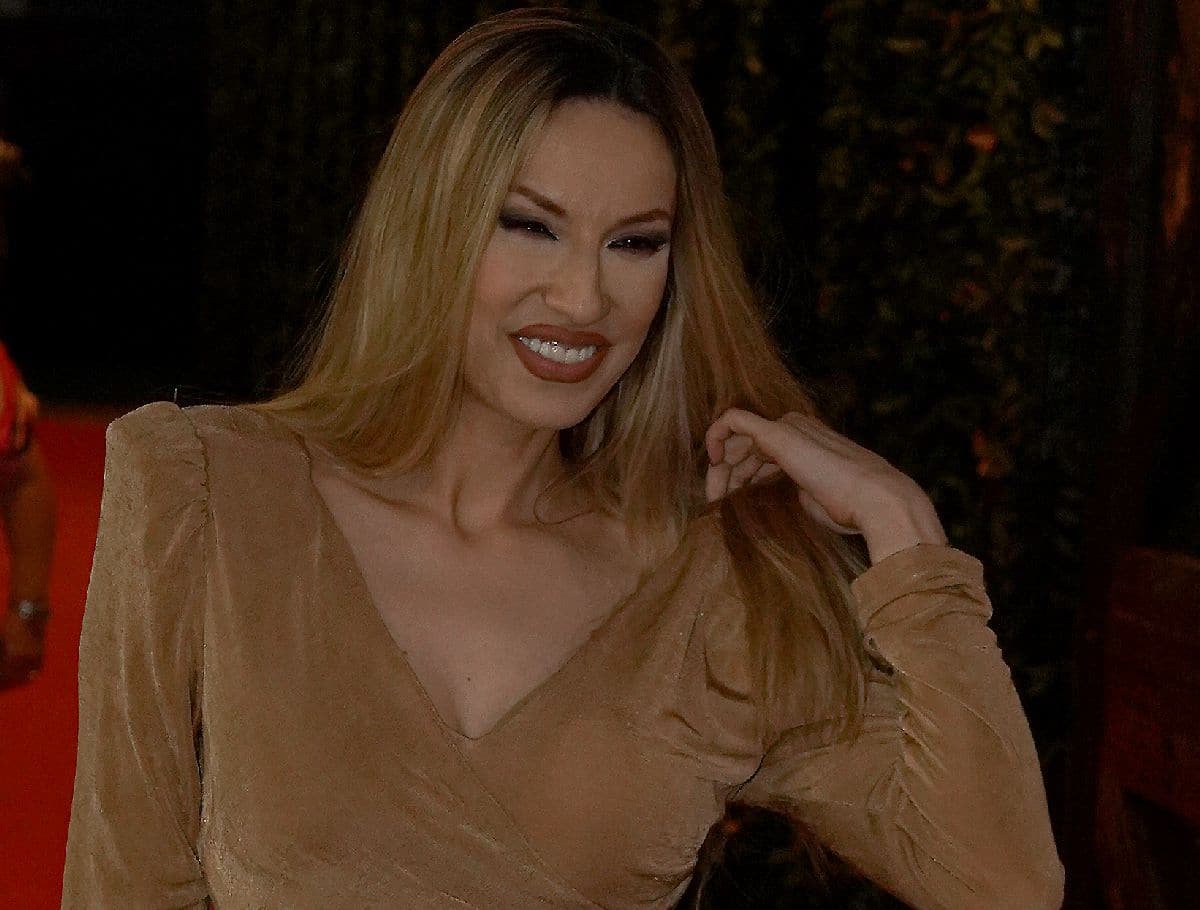 Rada Manojlović nosi haljinu od 2.000 dinara | Lepa i srećna
