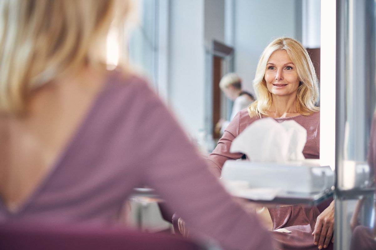 Moderne frizure za volumen za žene preko 60 godina | Lepa i srećna