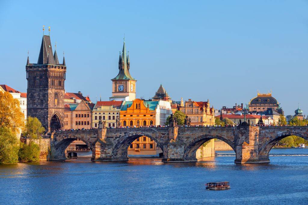 ČEŠKA - PRAG JE GRAD 14 MOSTOVA: Zlatna ulica i Plešuća zgrada su samo ...