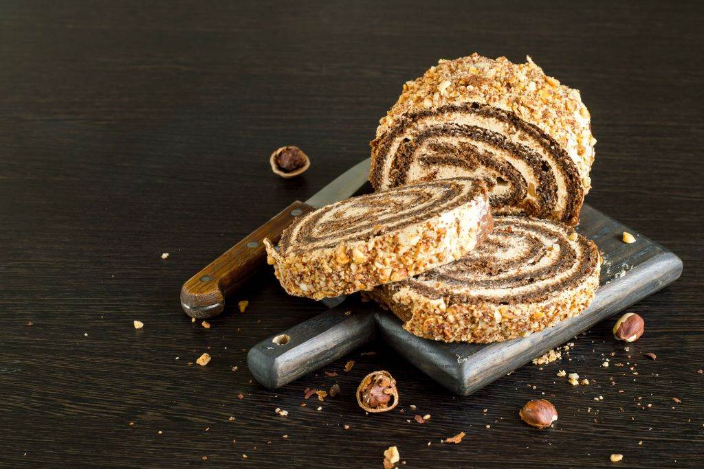 UŽITAK ZA SVA ČULA: praznični rolat s lešnicima (RECEPT) | Lepa i srećna