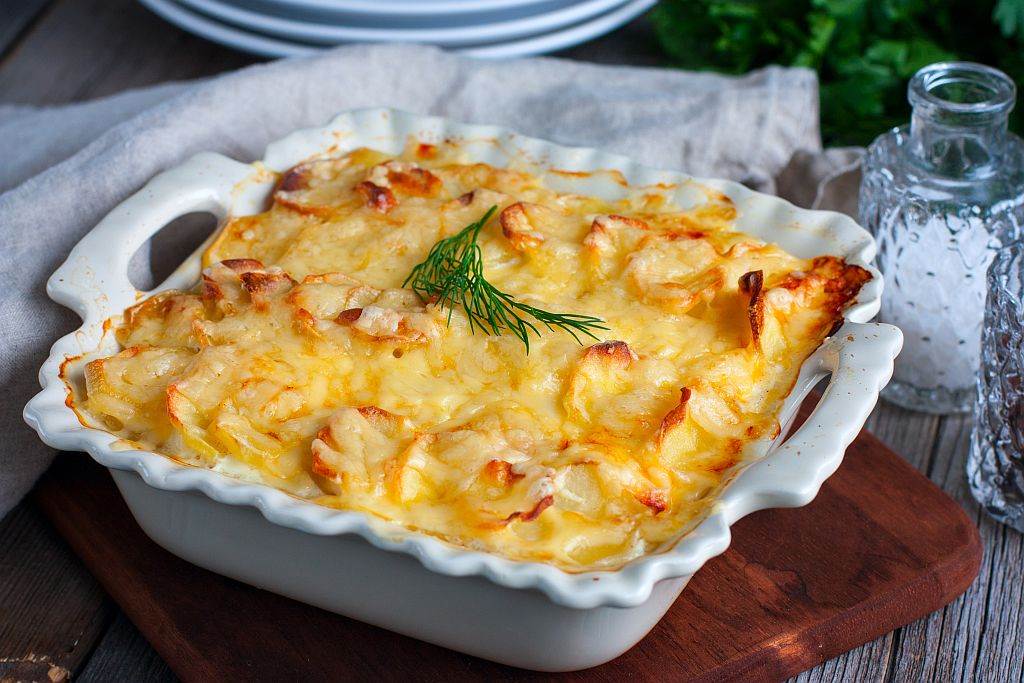 ZAPEČENA RIBA SA KROMPIROM: oslić i losos u rerni (RECEPT + POSNO ...