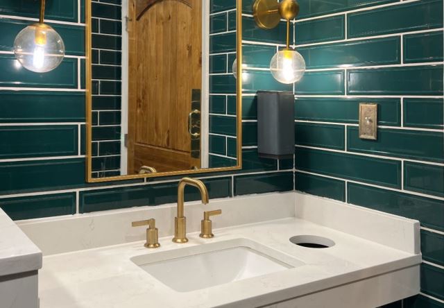 Kako da renovirate kupatilo bez uklanjanja stare keramike? Uštedećete vreme i novac, a dobiti sjajne pločice