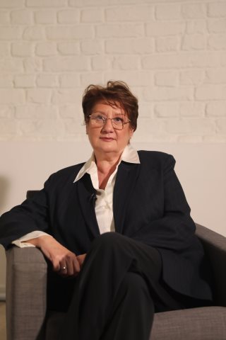 Podizanje obrva bez operacije: Doktorka Kozarev nam otkriva koja metoda daje najbolji efekat