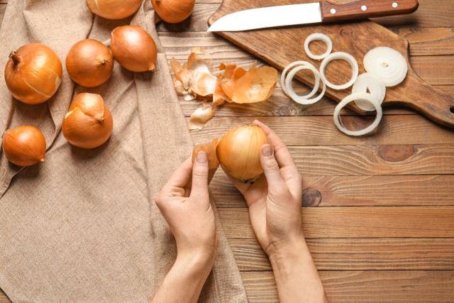 Domaćice u Jugoslaviji nisu bacale ljuske od luka: Bake su znale koliko su korisne, sad nauka potvrđuje