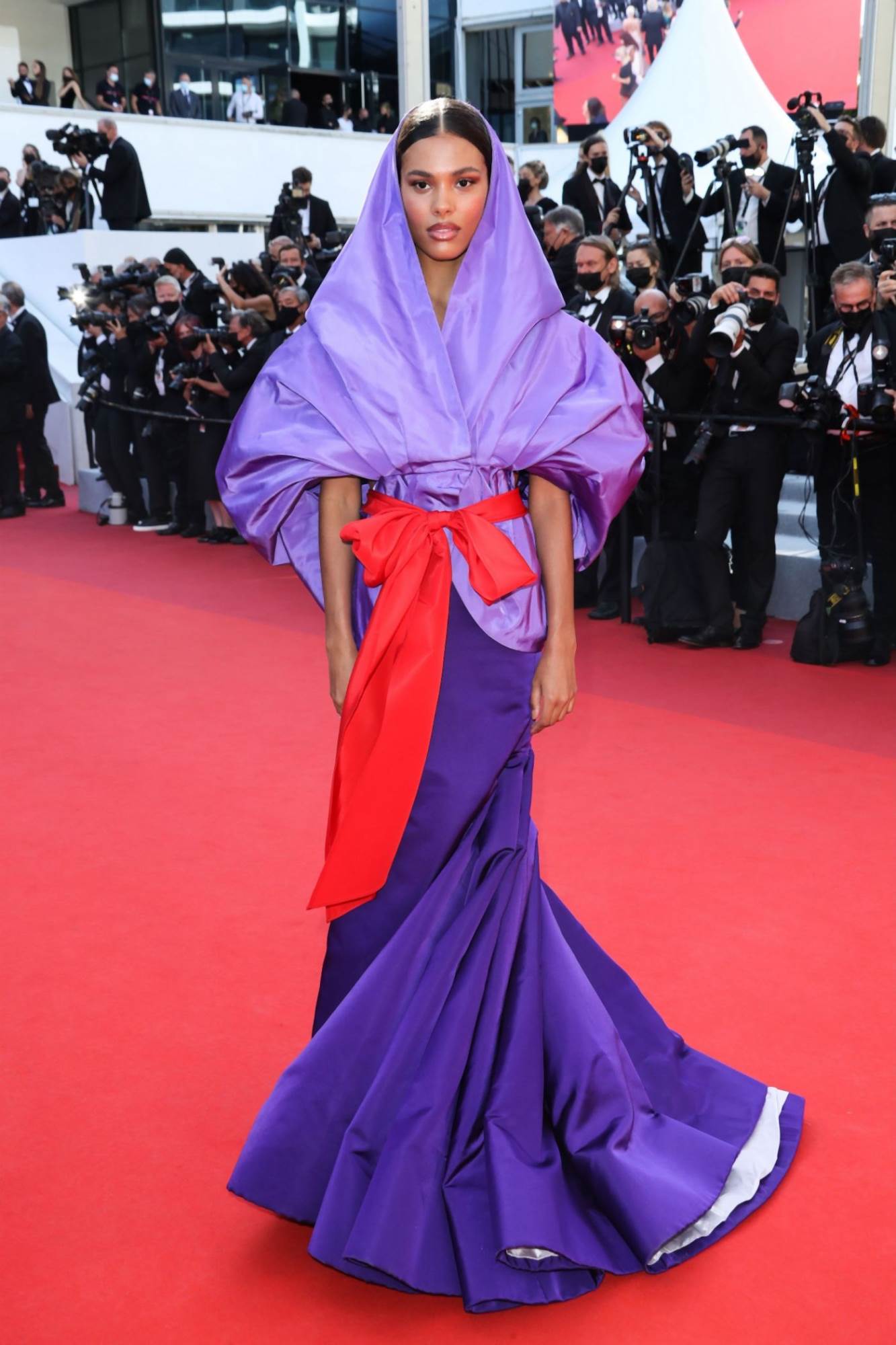 Žena Vinsenta Kasela blistala u Kanu