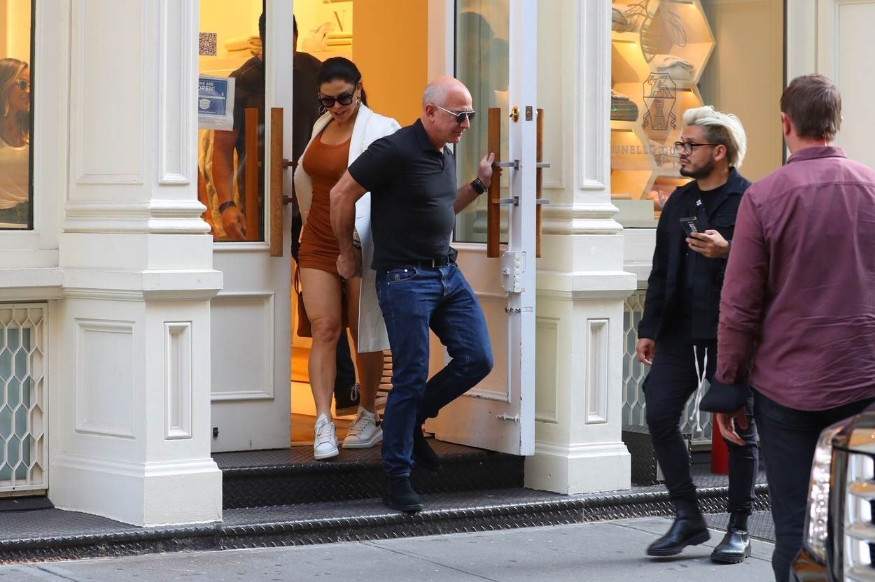 Džef Bezos i Loren Sančez