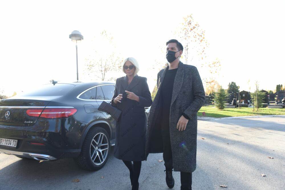 sahrana marinka rokvica jelena karleusa 2.jpg