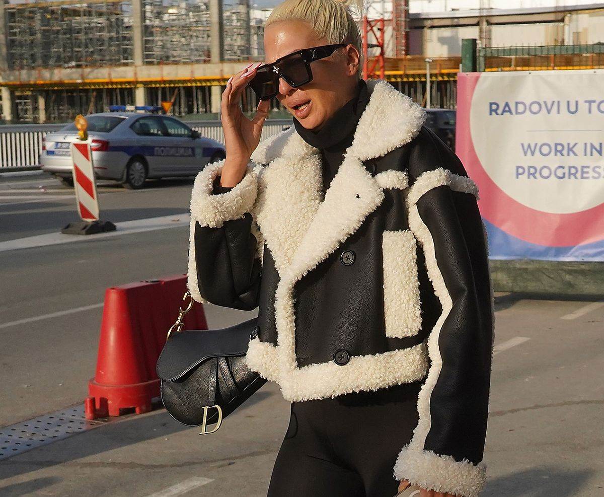 jelena karleusa crna jakna 2.jpg
