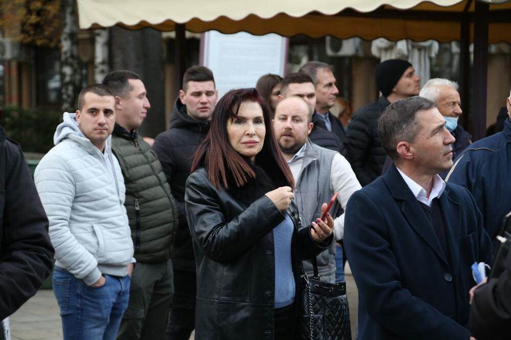 Milena Plavsic na sahrani Milutina Mrkonjica.jpg