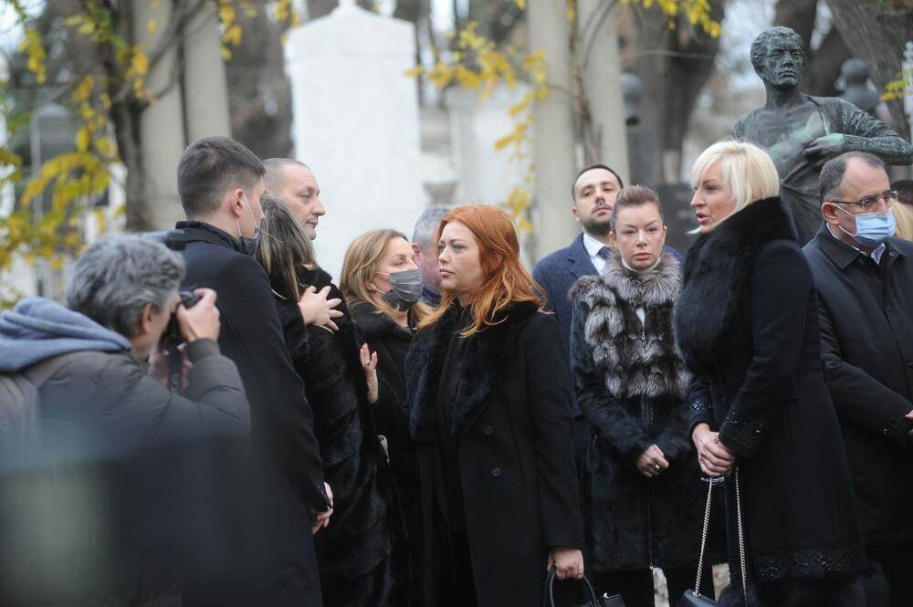 Olivera Kovacevic na sahrani Milutina Mrkonjica.jpg