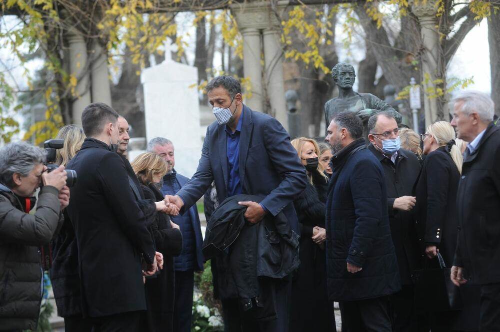 Vlade Divac na sahrani Milutina Mrkonjica.jpg