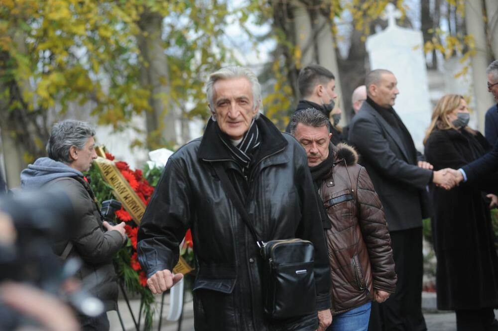 Mirko Kodic na sahrani Milutina Mrkonjica.jpg