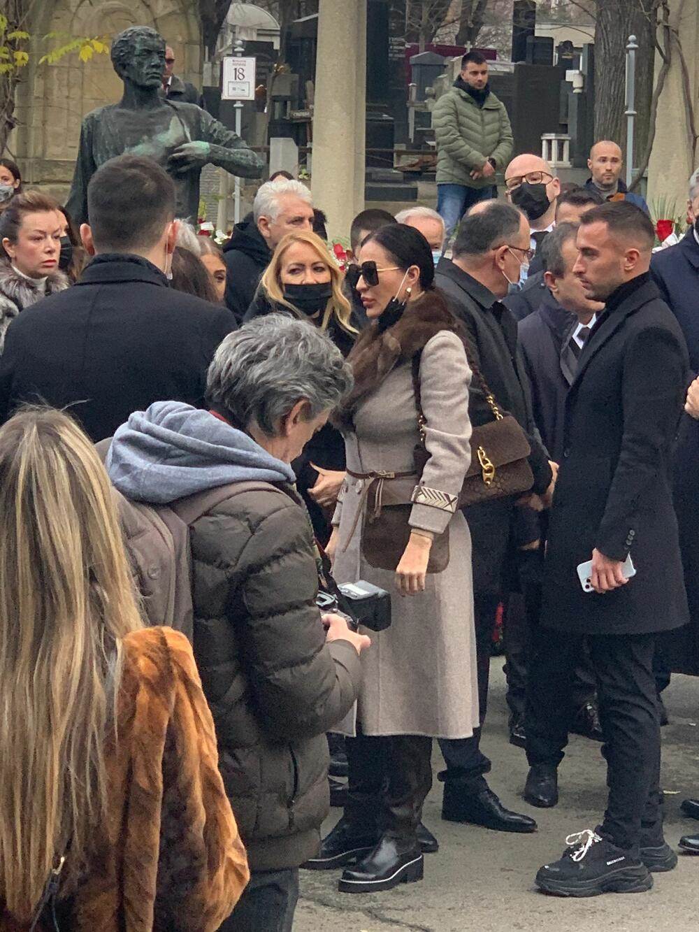 Ceca Raznatovic na sahrani Milutina Mrkonjica a.jpg