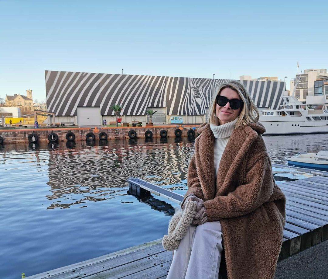 andjelka prpic u modernom kaputu