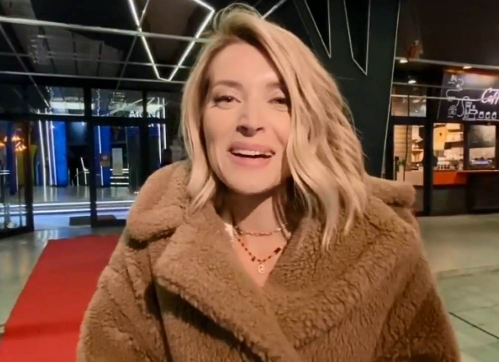 andjelka prpic u modernom kaputu