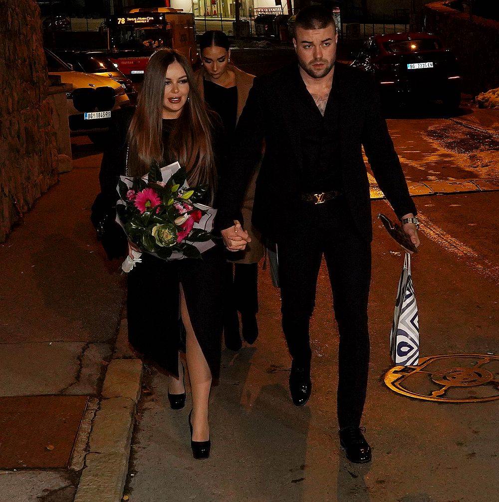 natasa rodic sa deckom dolazi na slavu kod cece raznatovic