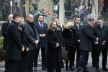 Ana Bekuta sa sinom i unucima na sahrani Milutina Mrkonjića
