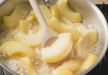 Kako se pravi ukrasna korica u obliku mrežice: recept za hrskavu pitu od jabuka