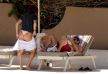 Džejms Franko i Izabel Pakzad uslikani na bazenu