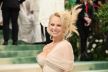 pamela anderson 0870767084-min.jpg