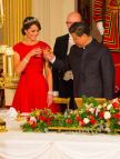 Modni trenutak: zašto je Kejt Midlton nosila crvenu haljinu na najelegantnijoj večeri britanske kraljice