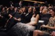 Najmodernija trudnica na svetu pokazala stomačić: Amal Kluni u belom osvojila Pariz (FOTO)