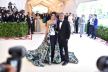 OBUKLA SE DRUGAČIJE OD SVIH, A CEO SVET PRIČA O NJENOJ ODEĆI: pogledajte fantastičnu haljinu i pantalone lepe Amal Kluni (FOTO + MET GALA 2018)