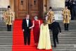 ŽENE ŠIROM SVETA SU OČARANE! NEĆETE VEROVATI ŠTA JE OBUKLA MELANIJA TRAMP: pogledajte kako Prva dama Amerike izgleda u spektakularnoj žutoj haljini (FOTO)