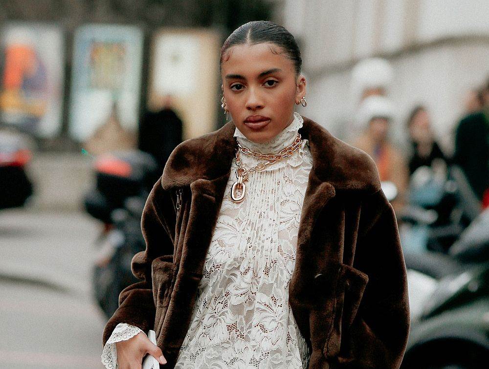 moderna frizura razdeljak na sredini 0655802199.jpg