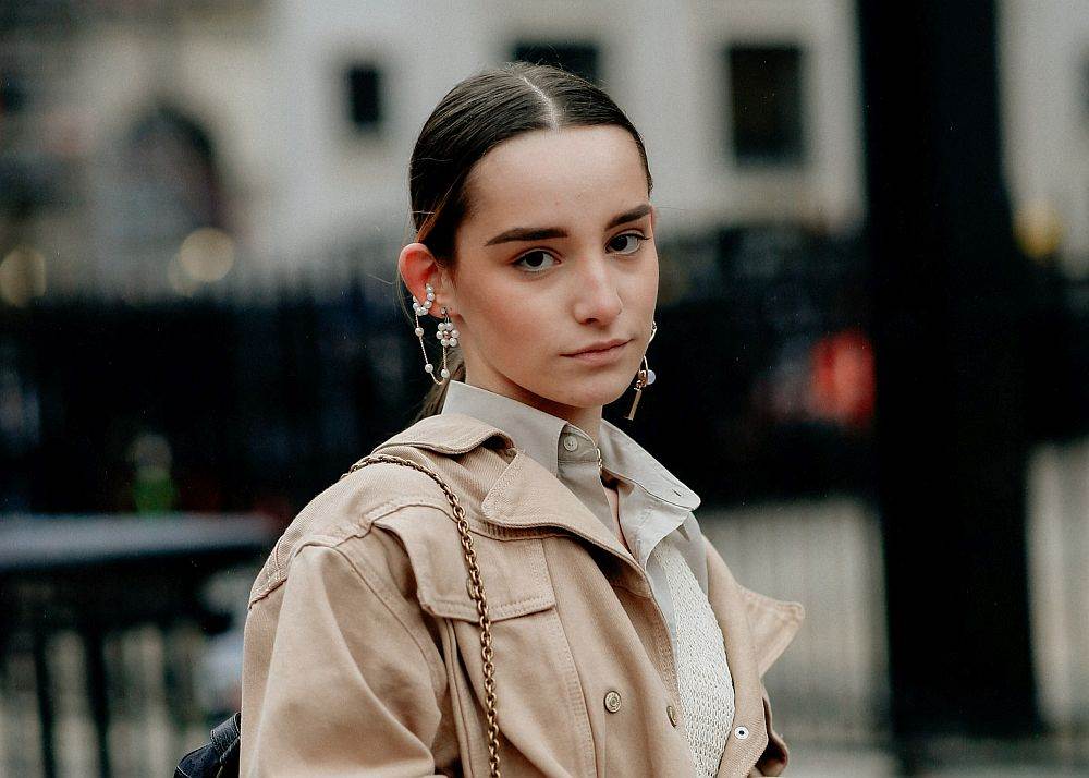 moderna frizura razdeljak na sredini 0655078178.jpg