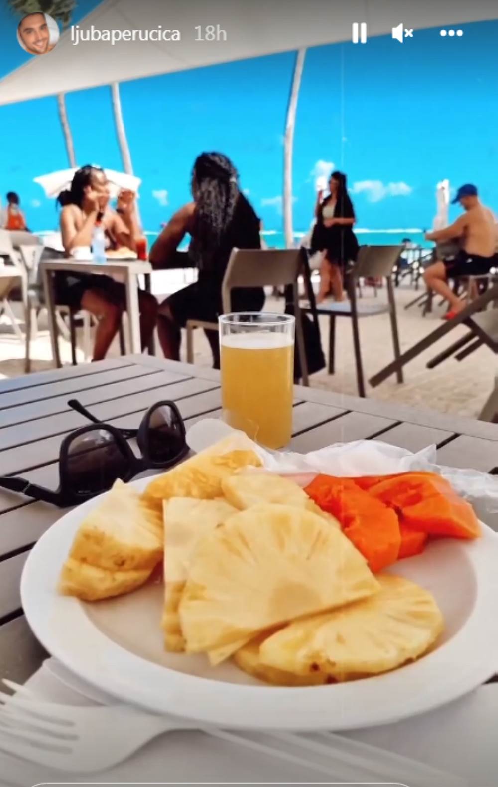 ljuba perucica ananas