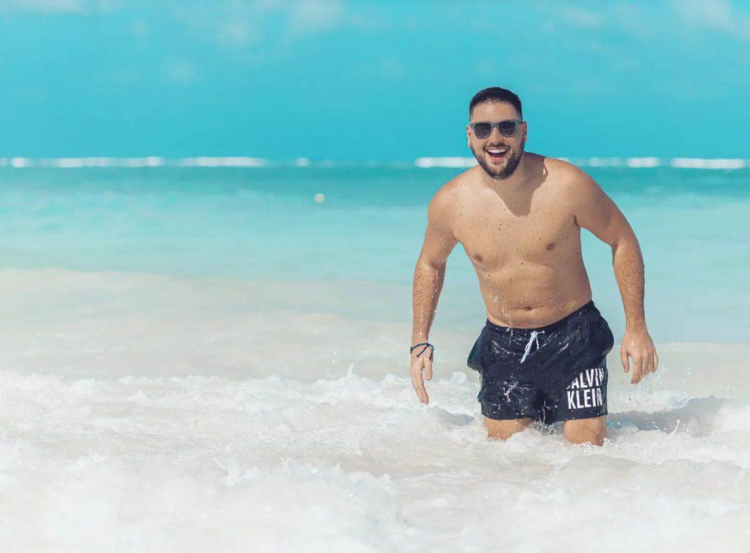 ljuba perucica uživa na maldivima