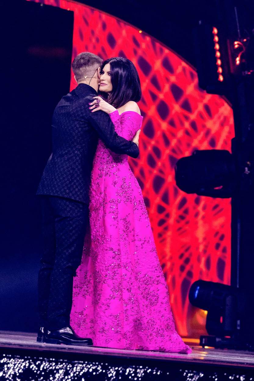 Stajling Laura Pausini voditeljke Evrovizije