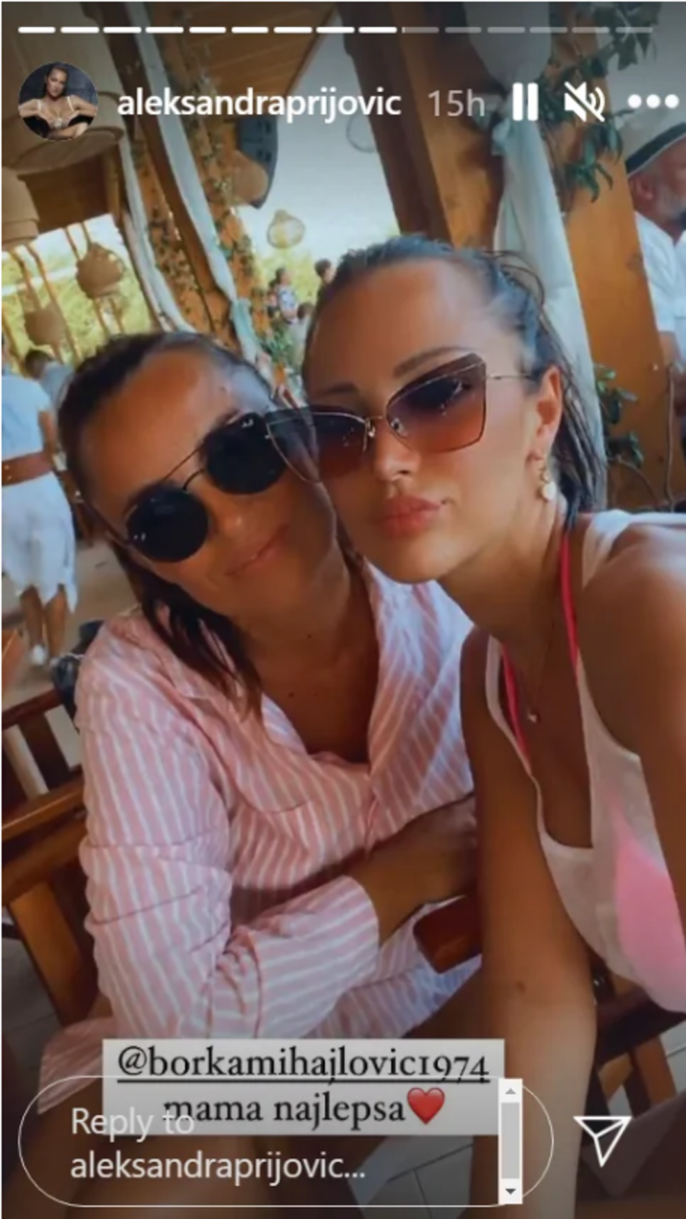 Aleksandra Prijović sa majkom na moru