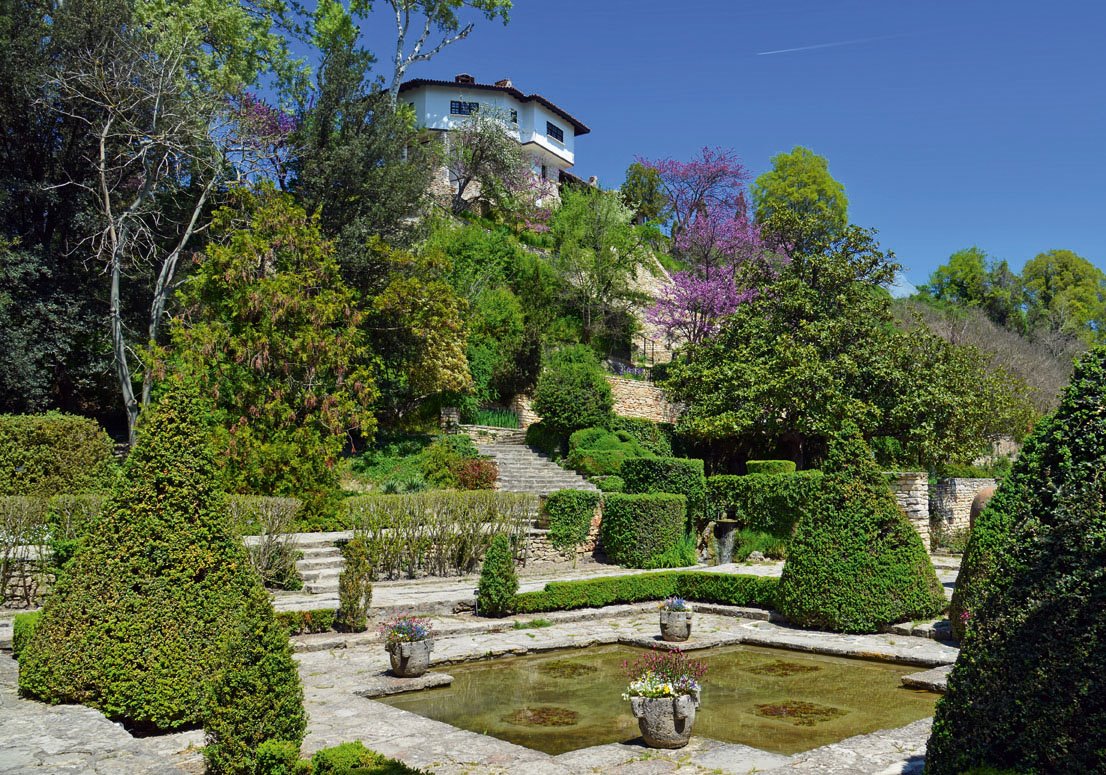 stock-photo-residence-of-the-romanian-queen-by-the-black-sea-in-balchik-bulgaria-137920562