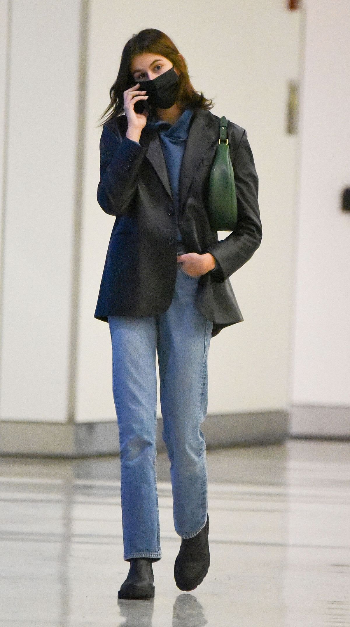 kaja gerber crni sako 0635471142