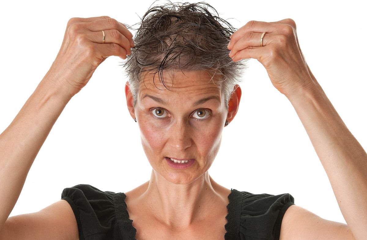 zena sa retkom kosom 0173461415.jpg