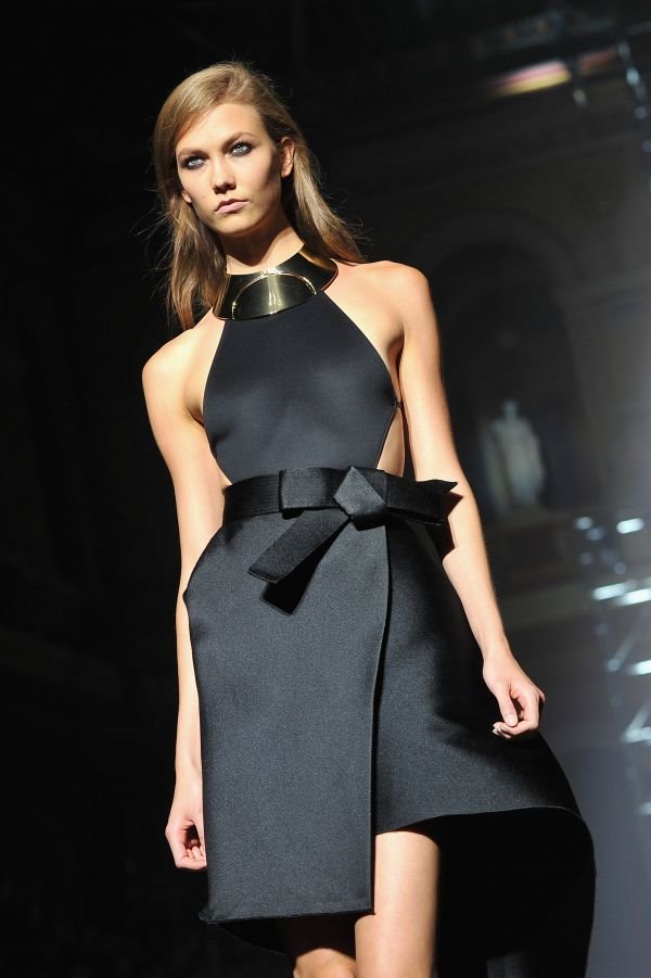 Neobična mala crna haljina