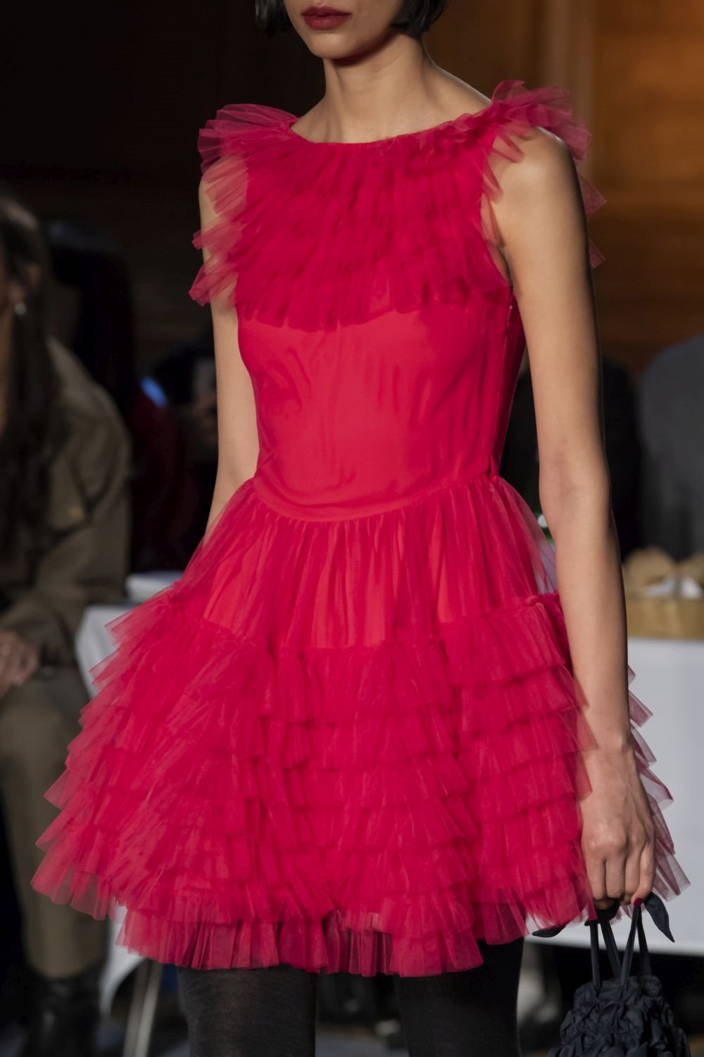 moderna svečana haljina za Novu godinu