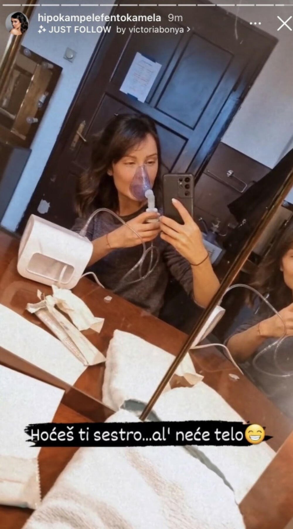 dragana mićalović koristi inhalator