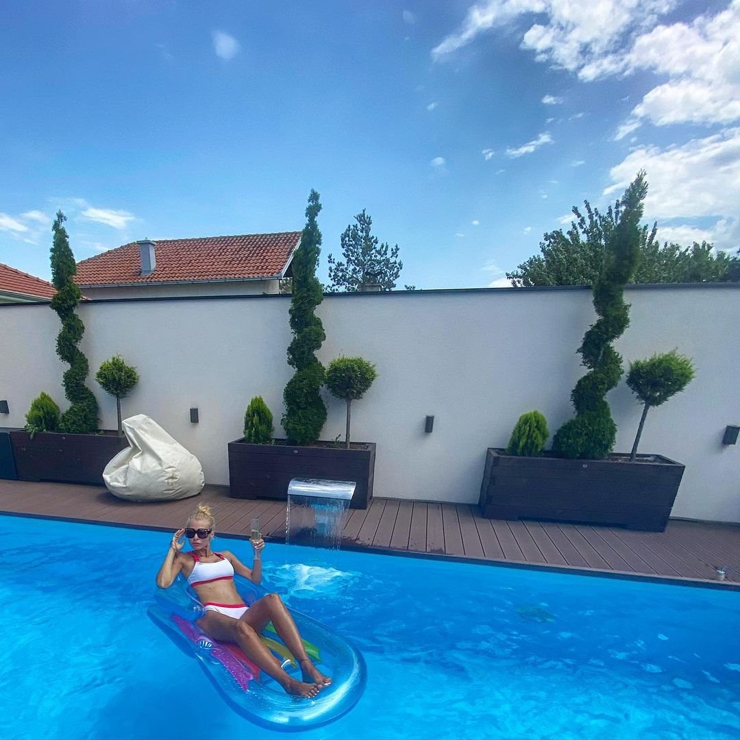 Snežana Borjan na bazenu