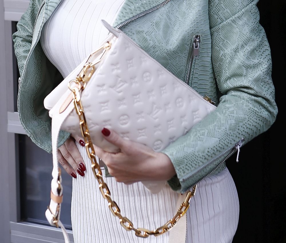 ceca u zelenoj jakni na snimanju zvezde granda