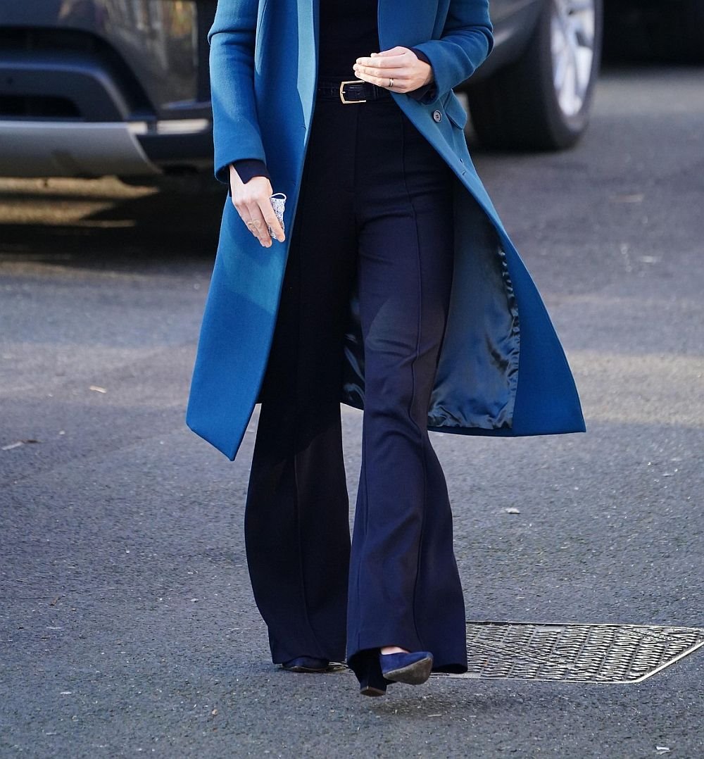 plavi kaput kejt midlton