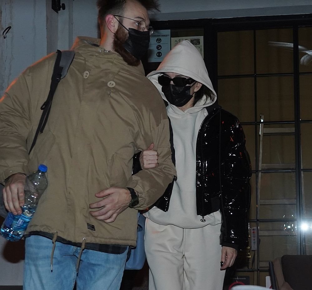 severina crna jakna i trenerka