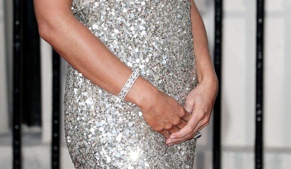 Modni trenutak: Kejt Midlton u srebrnoj toaleti