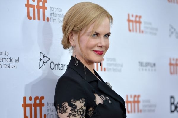 Modni trenutak: Nikol Kidman u ženstvenom odelu