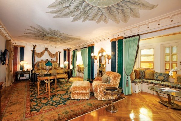 Prodata vila Đanija Versaćea (FOTO)