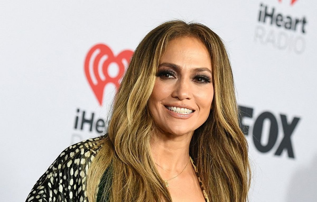 dzenifer lopez 0672410483.jpg