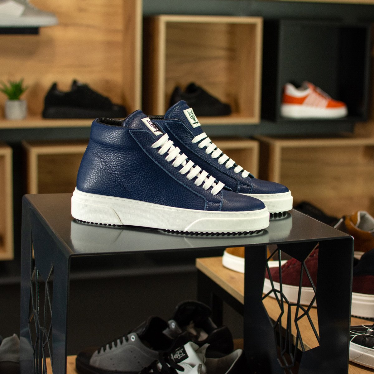 1. SF maj 2 hangar.rs.jpg