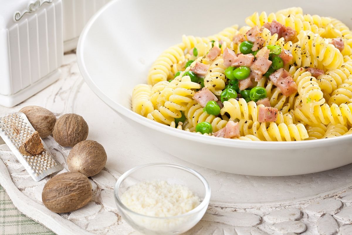 pasta sa sunkom i graskom.jpg